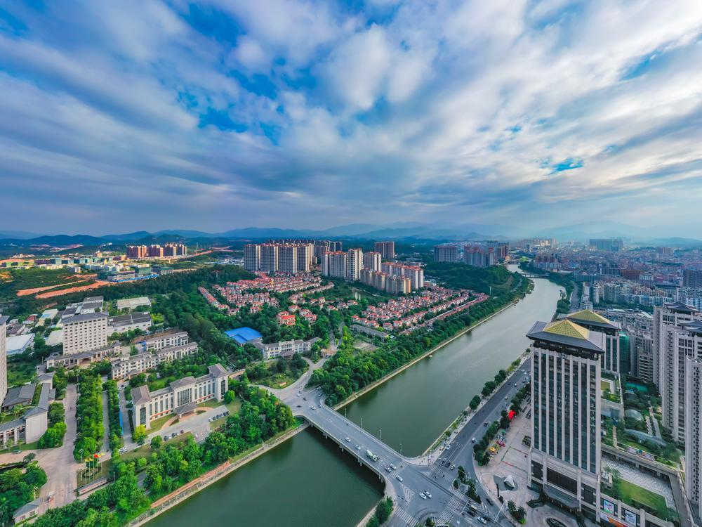 “强县”之路的新兴探索：“三产并进”打造“六大百亿产业集群”(图2)