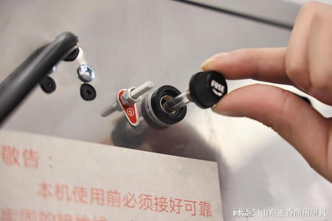 山东麦香商用厨具--商用发酵箱如何进行日常维护和保养？(图2)