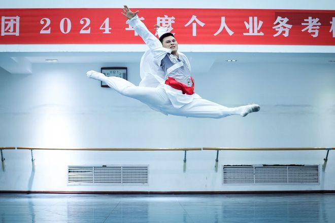 经典版舞剧《长恨歌》重启在即艺术团以考核为靶向提升演出品质(图4)